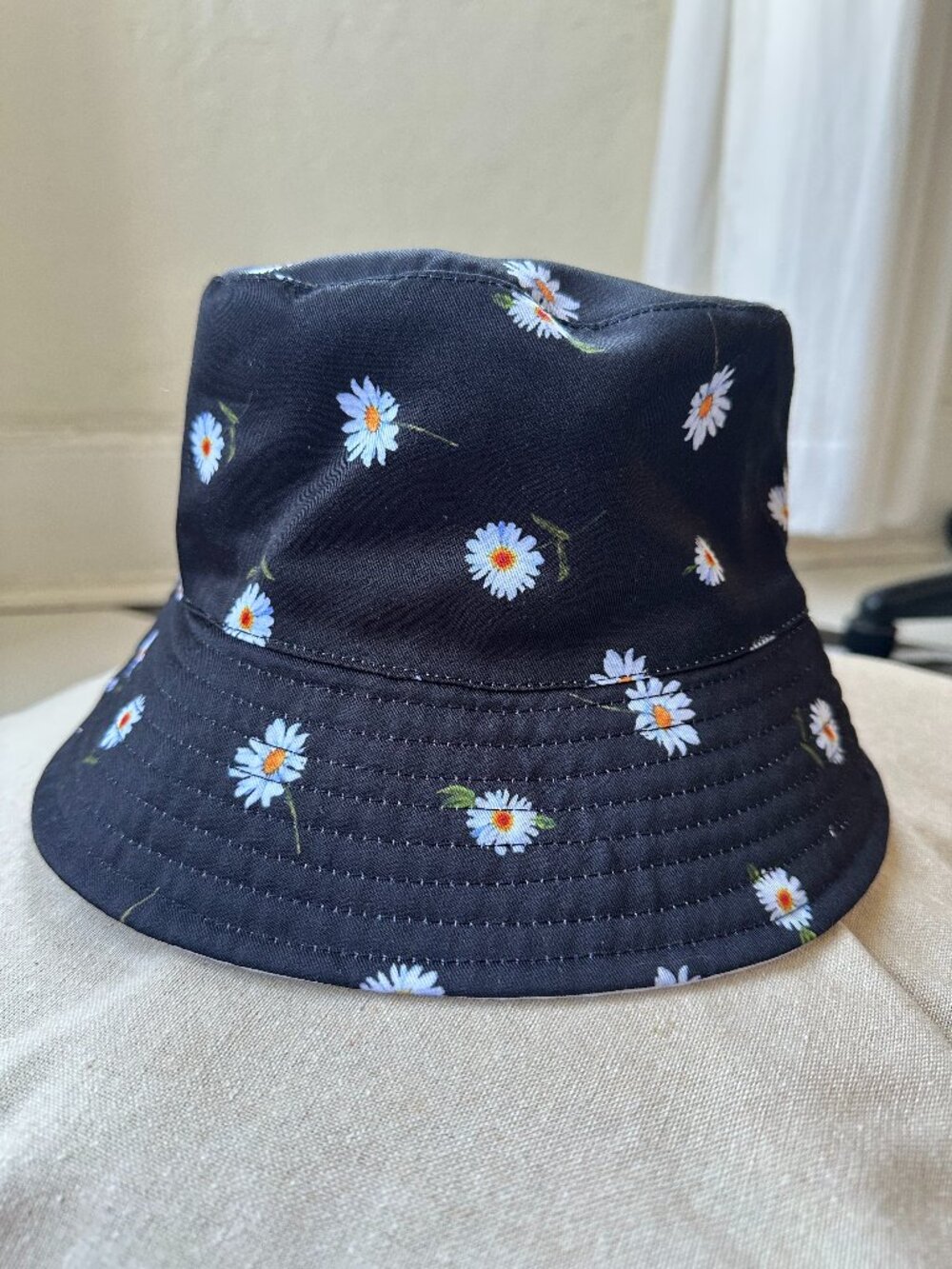 Alice + Olivia Daisy Floral Black Bucket Hat Stacey Bendet NWOT
